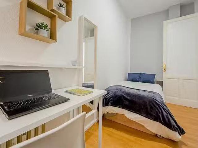 Habitación en Calle de Diego de León, Castellana