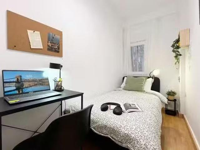 Habitación en Calle de Elfo, Ciudad Lineal