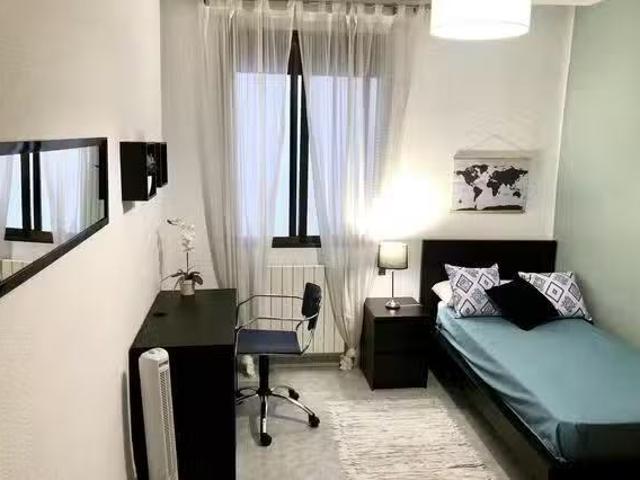 Habitación en Calle de Francisco Silvela, Salamanca
