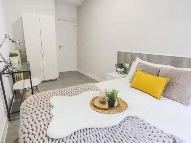 Habitación en Calle de Galileo