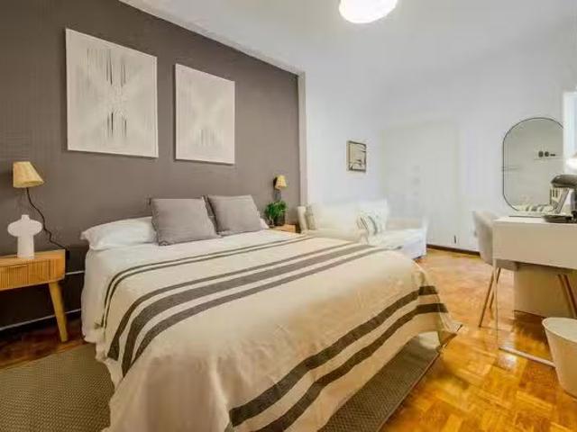 Habitación en Calle de Granada, Pacífico