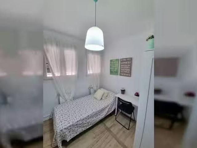 Habitación en Calle de Hilario Sangrador, Lucero