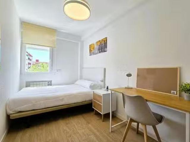 Habitación en Calle de Italia