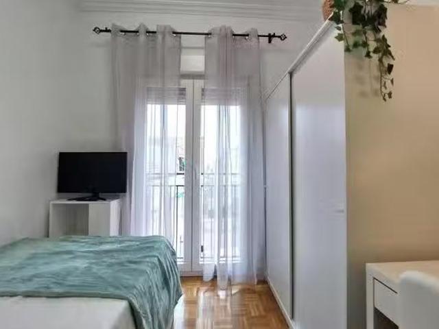 Habitación en Calle de Juan Bautista de Toledo, Chamartín