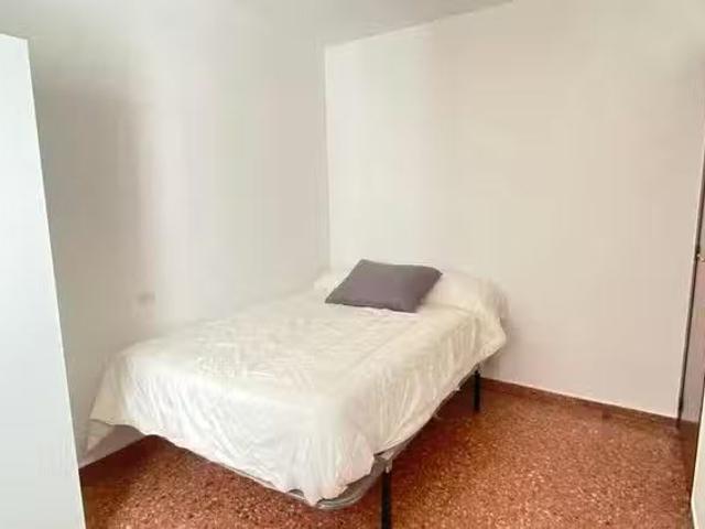 Habitación en Calle de la Democracia, Soternes