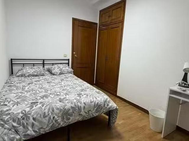Habitación en Calle de la Infanta Mercedes