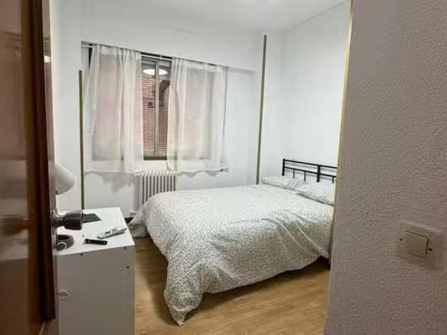 Habitación en Calle de la Infanta Mercedes, Tetuán