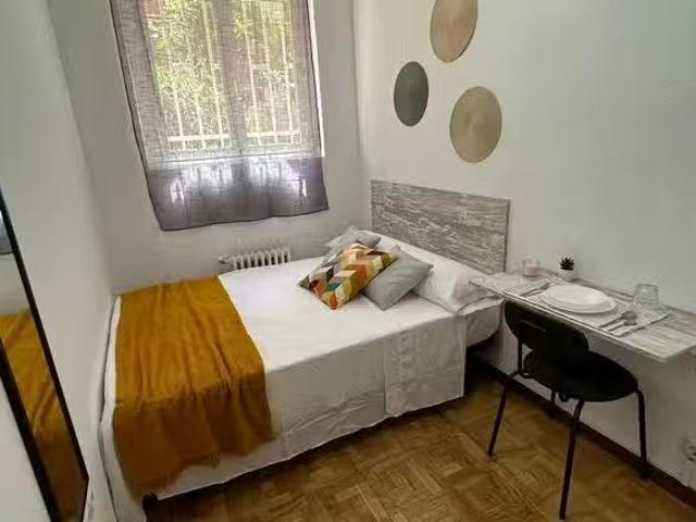 Habitación en Calle de la Infanta Mercedes, Tetuán