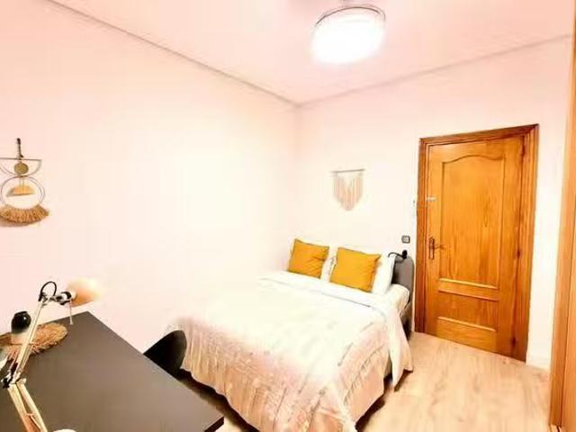 Habitación en Calle de la Villa, Palacio