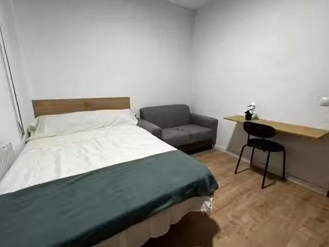 Habitación en Calle de los Pajaritos, Adelfas