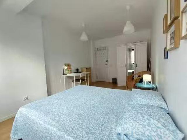Habitación en Calle de Puentelarra, Villa de Vallecas