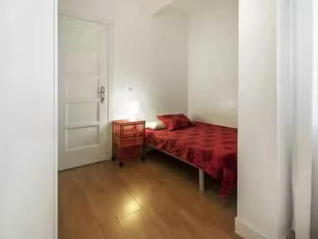 Habitación en Calle de Peña de Francia, Embajadores