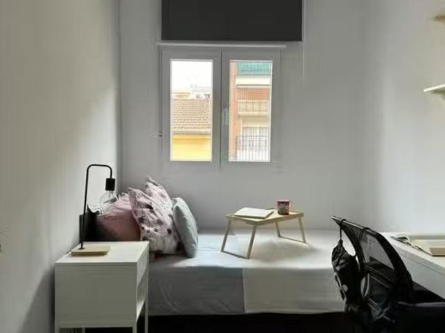 Habitación en Calle de Pradales, Lucero