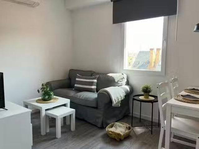 Habitación en Calle de Pradales, Lucero