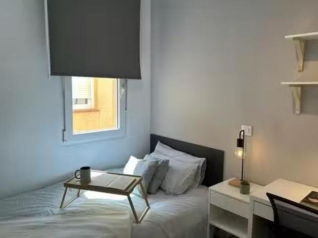Habitación en Calle de Pradales, Lucero