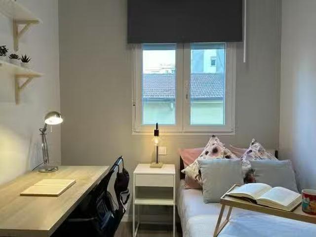 Habitación en Calle de Pradales, Lucero
