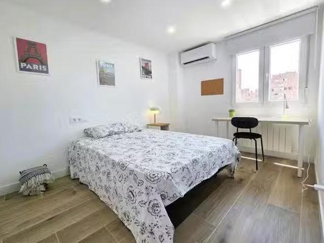 Habitación en Calle de Rafael Fernández Hijicos, Puente de Val.