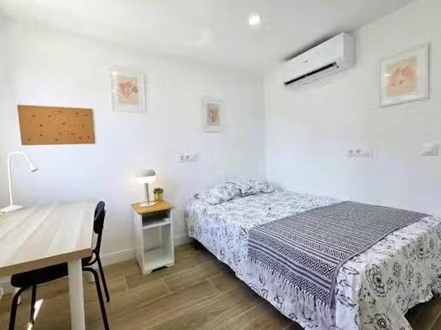 Habitación en Calle de Rafael Fernández Hijicos, Puente de Val.