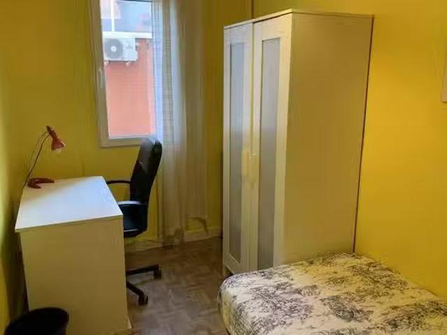 Habitación en Calle de Raimundo Fernández Villaverde, Cuatro C.