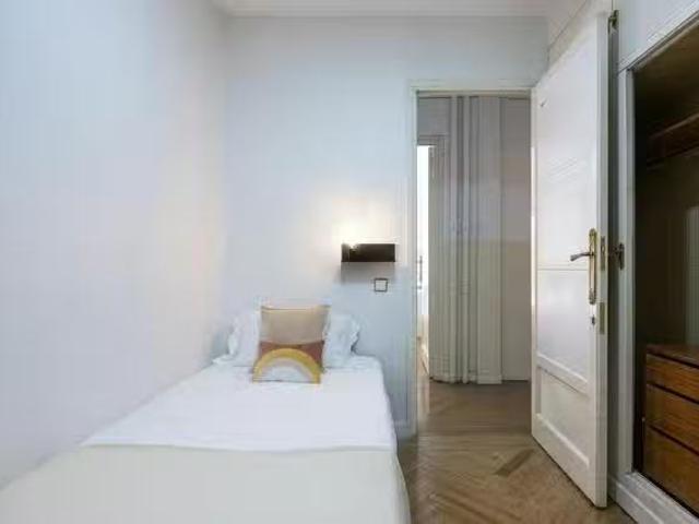 Habitación en Calle de Sagasta, Trafalgar