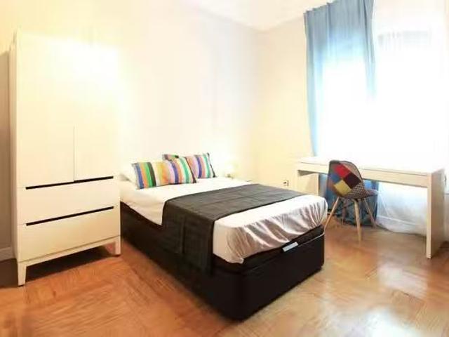 Habitación en Calle de Sagasta, Trafalgar