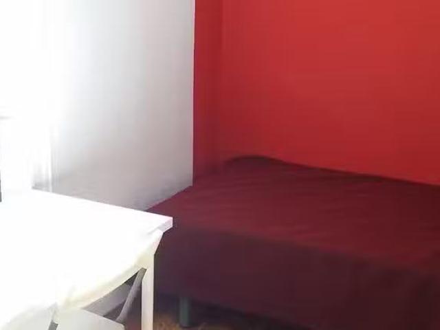 Habitación en Calle de Sagasta, Trafalgar