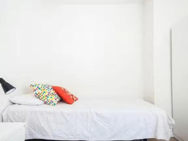 Habitación en Calle de Santa Feliciana, Trafalgar