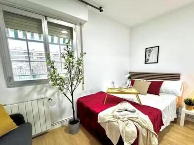 Habitación en Calle de Valle Inclán, Latina