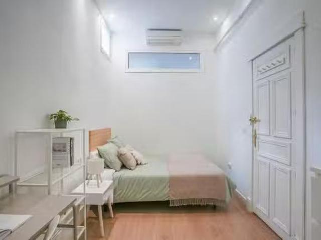 Habitación en Calle de Ventura Rodríguez, Moncloa Aravaca