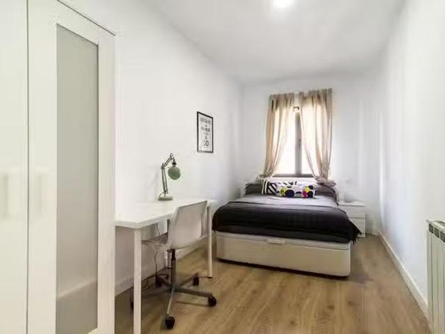 Habitación en Calle de Veza, Valdeacederas