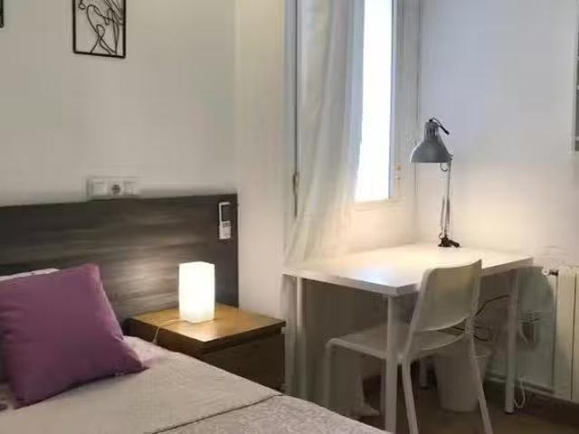 Habitación en Calle de Víctor Manuel III, Opañel
