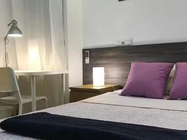 Habitación en Calle de Víctor Manuel III, Carabanchel