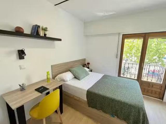 Habitación en Calle del Petirrojo, Aluche