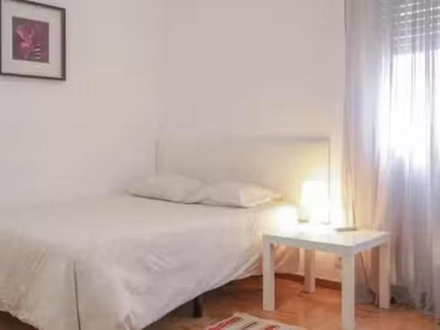 Habitación en Calle del Poeta Joan Maragall, Castillejos