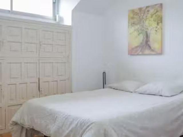 Habitación en Calle del Poeta Joan Maragall, Castillejos