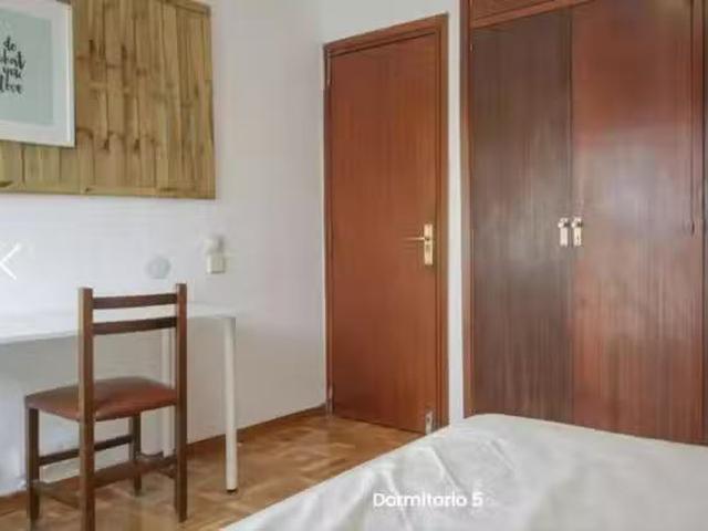Habitación en Calle del Poeta Joan Maragall, Castillejos