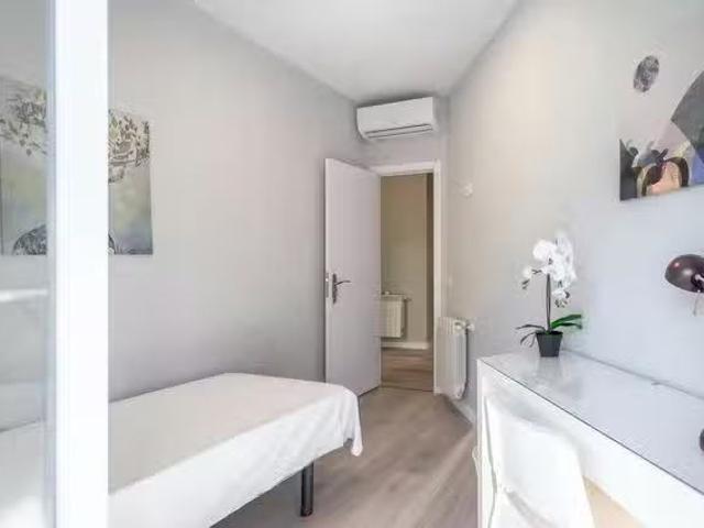 Habitación en Calle del Puerto de Canfranc, Numancia