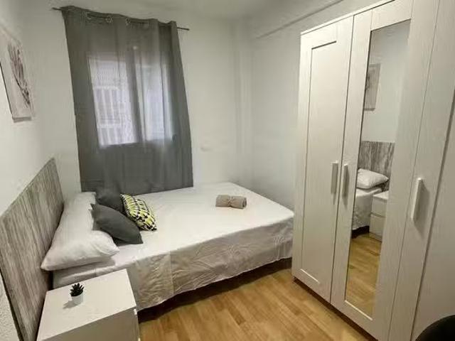 Habitación en Calle Diego de Ros y Medrano, Junta Municipal 3