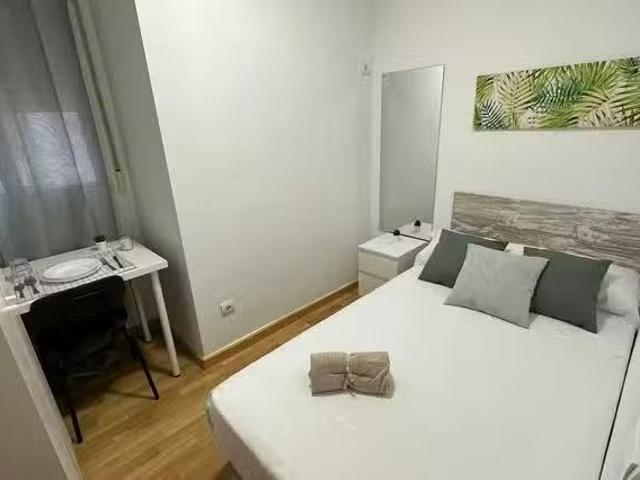 Habitación en Calle Diego de Ros y Medrano, Junta Municipal 3