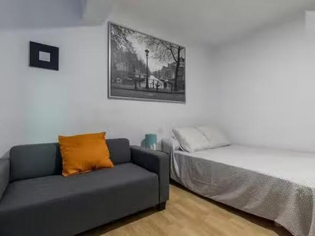 Habitación en Calle Godofredo Ros, Monteolivete