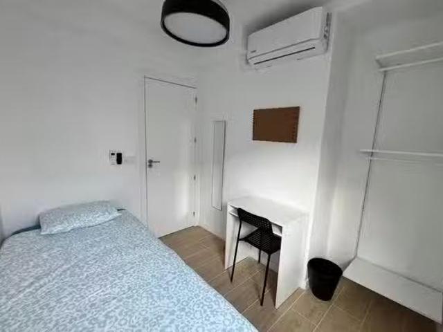 Habitación en Calle Jaime Segarra, Carolinas Altas