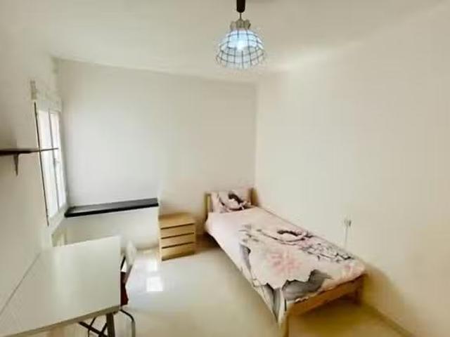 Habitación en Calle Jerónima Llorente, Bellas Vistas