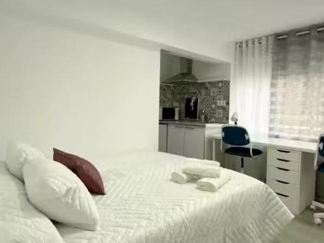 Habitación en Calle Lucio del Valle, Beteró