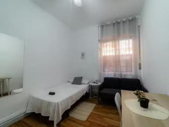 Habitación en Calle Palacio Valdés, La Buhaira