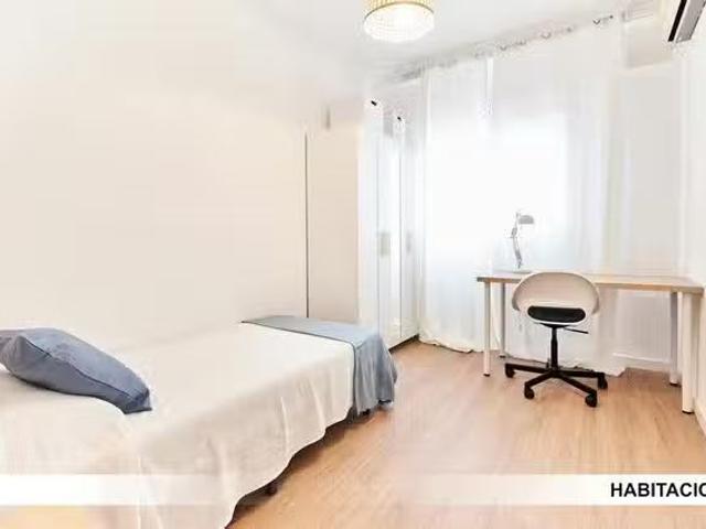Habitación en Calle Párroco Antonio González Abato, Polígono Sur