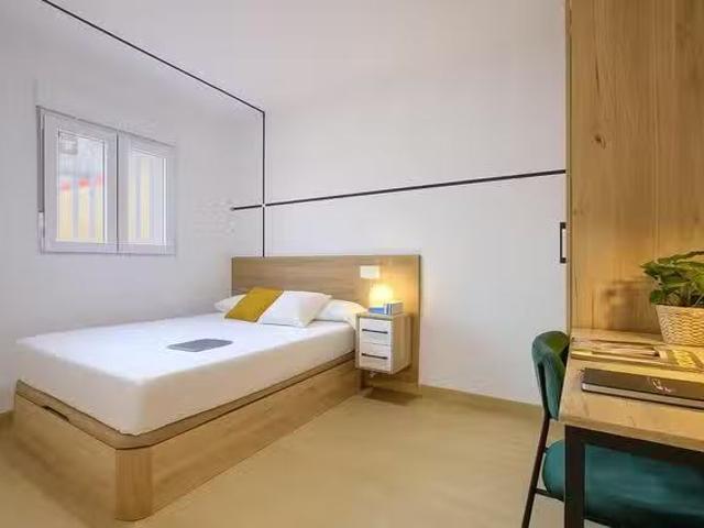 Habitación en Calle Porthos, Latina