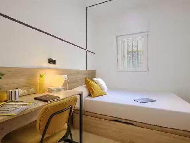 Habitación en Calle Porthos, Latina
