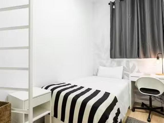Habitación en Calle Príncipe, Cortes