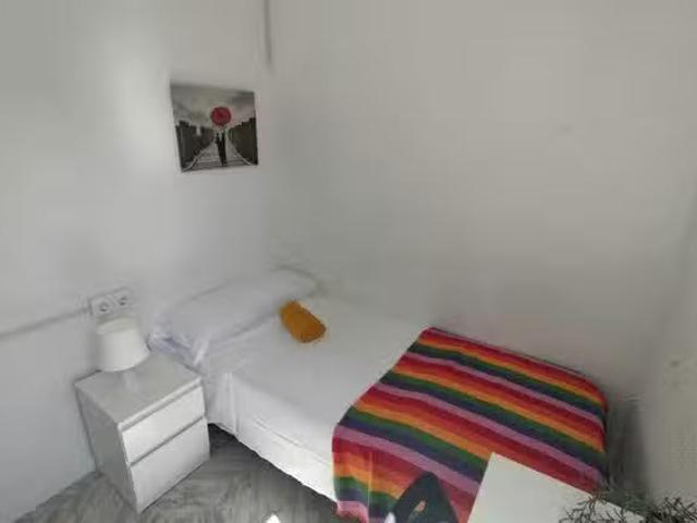 Habitación en Calle Ronda de Panaderos, Norte