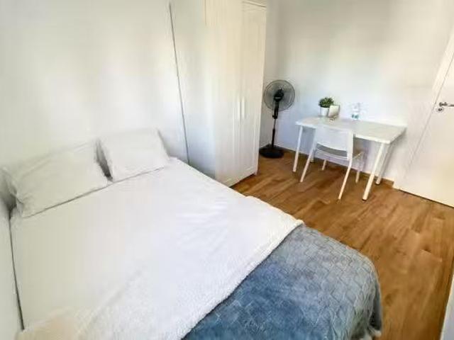 Habitación en Calle San Vicente de Paúl, Barrio León